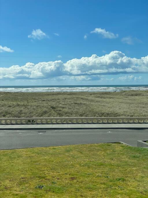Seaside Beach Front House On The Promenade Esterno foto